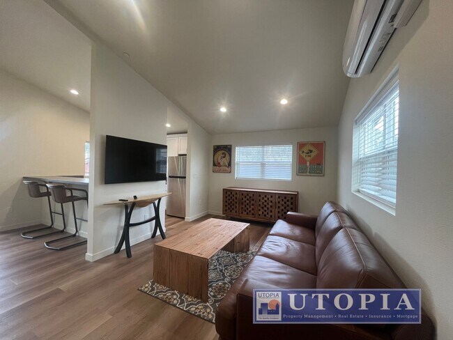 Foto del edificio - 1bed/1bath Unit - Right Off the Freeway of Prospect Heights