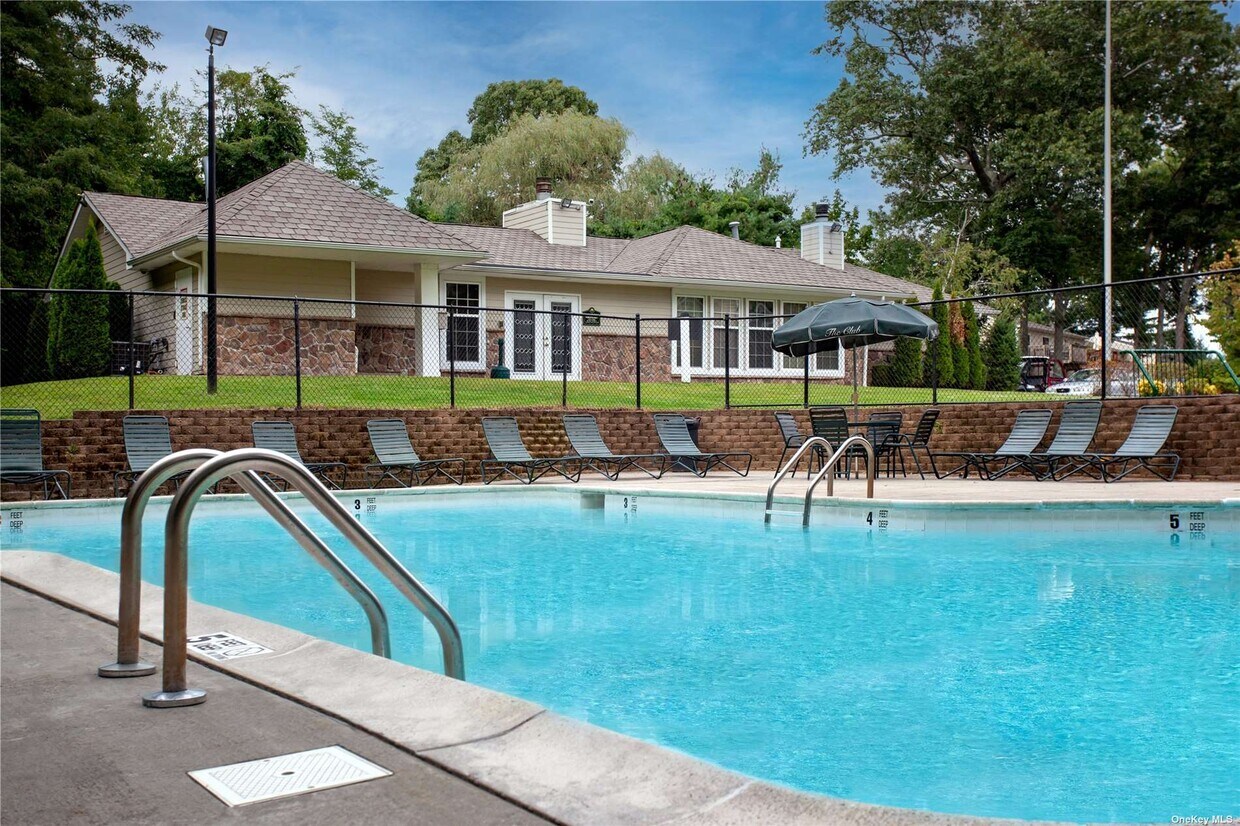 Primary Photo - 380 Lake Pointe Dr