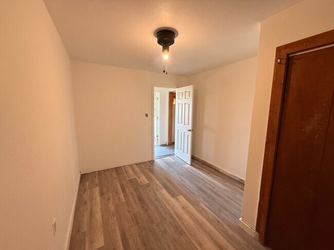 Foto del edificio - 4900 E Highland Dr