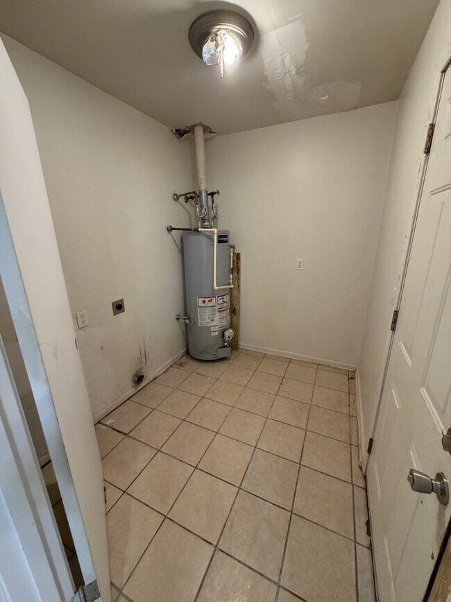 Foto del edificio - 617 Damaka Dr