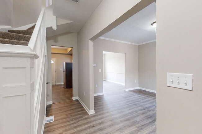 Building Photo - Fully Renovated & Fenced Backyard!