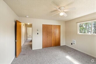 Building Photo - 172 Hold Dr