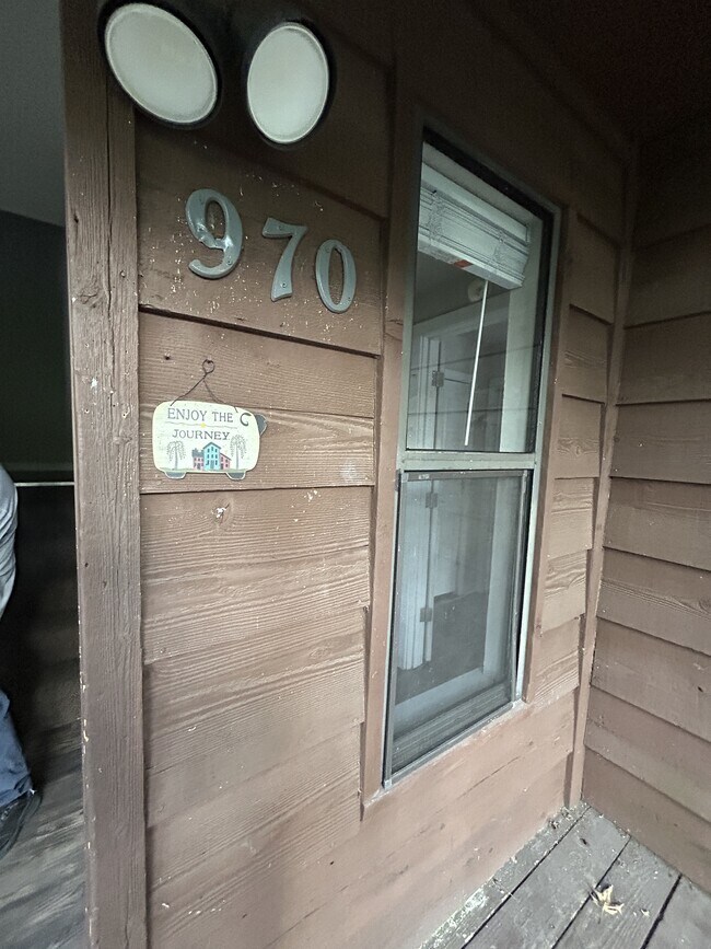 Foto del edificio - 970 N Lewis Ave