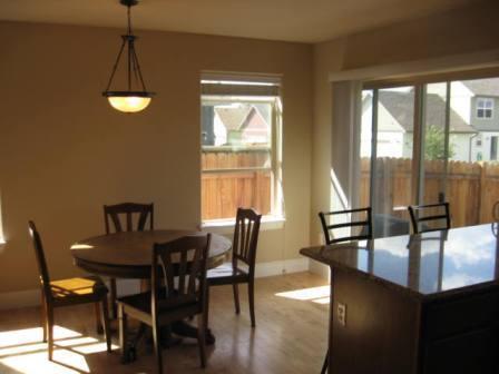 Building Photo - 3 bed 2.5 bath, lovely Oak Springs Home wi...