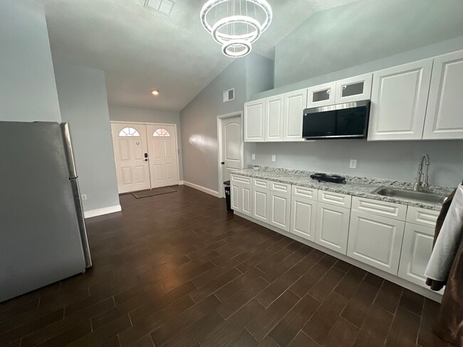 Building Photo - 908 Wicketrun Dr