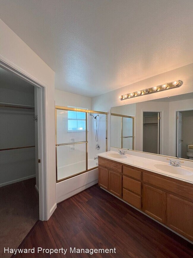 Building Photo - 2 br, 2.5 bath House - 3444 Dayton Common