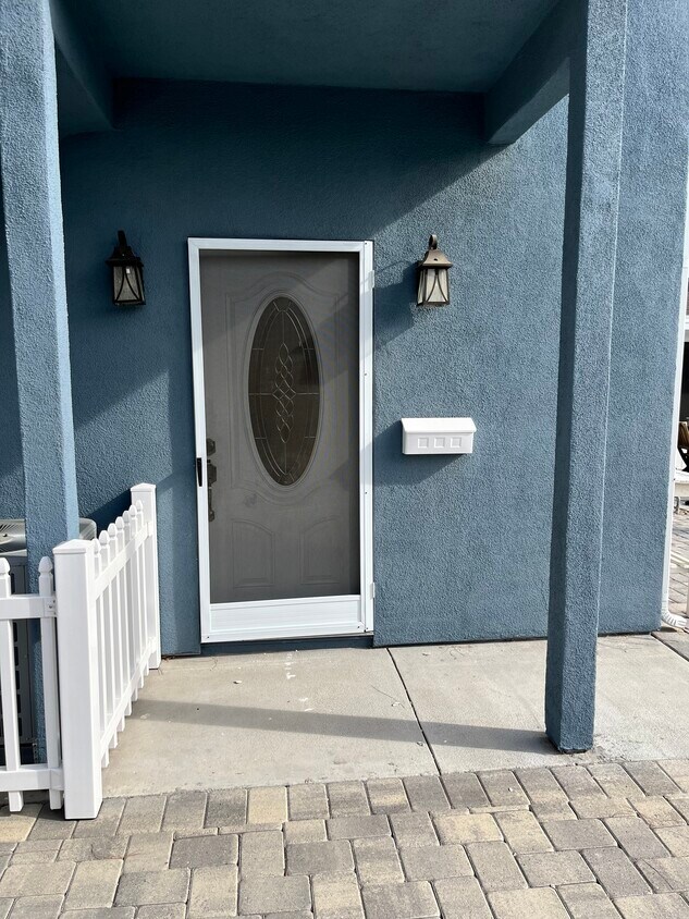 Foto principal - 10141 Farralone Ave