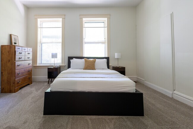 Foto del edificio - 4374 W Pine Blvd