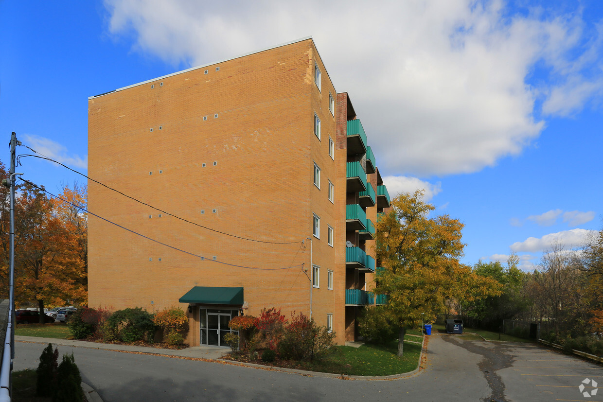 Building Photo - 225 Old Carriage Dr