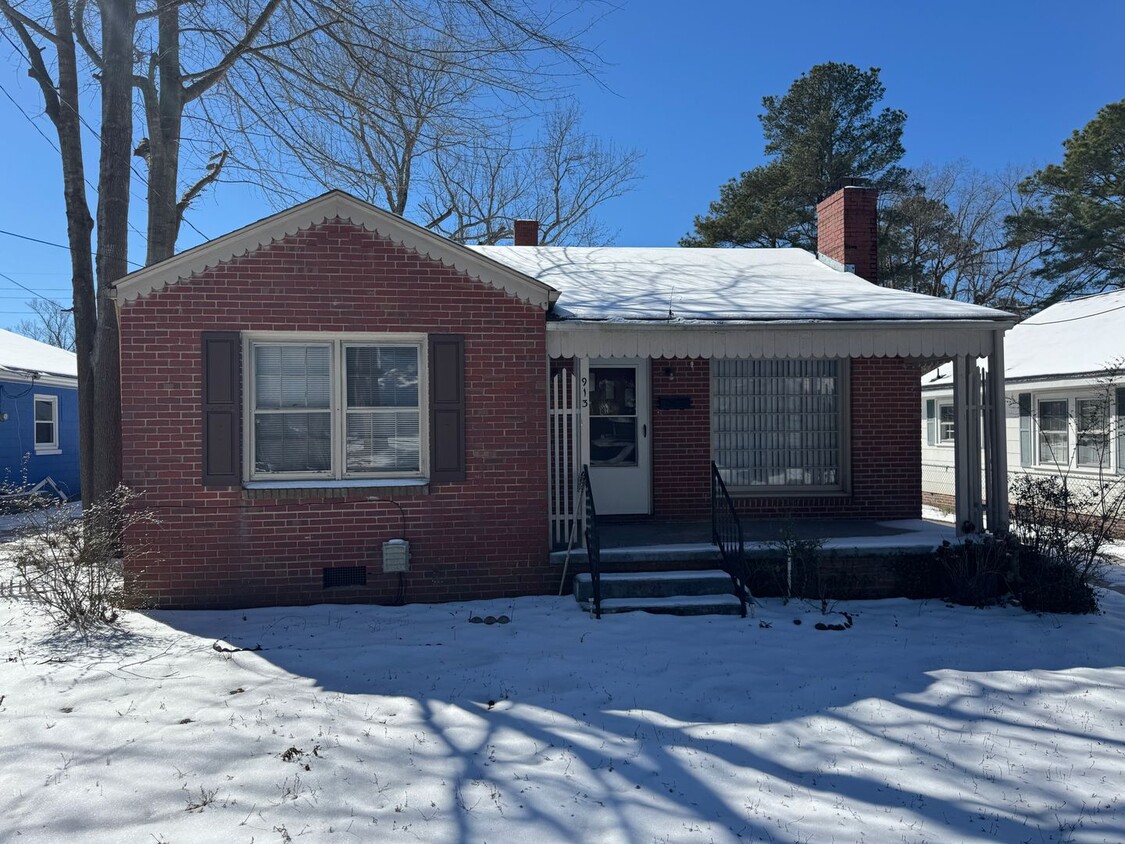 Primary Photo - 2 Bedroom Brick House