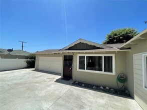 Building Photo - 355 S Aspan Ave