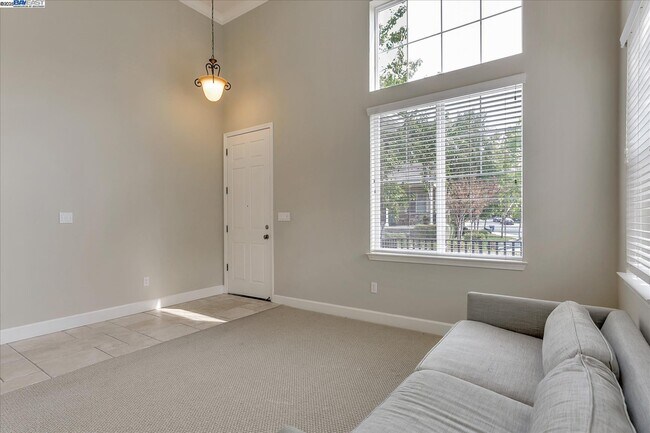 Foto del edificio - 6320 Byron Ln