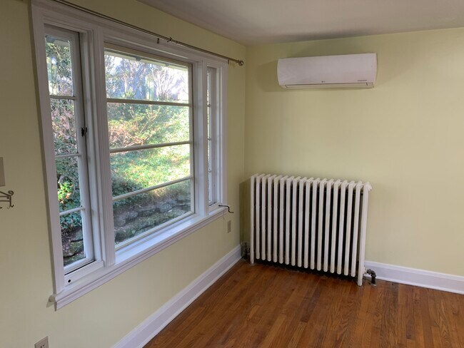Building Photo - 1471 Point Way