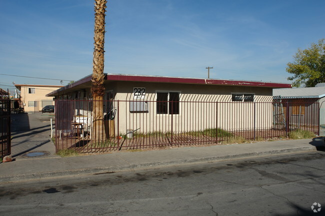 Foto del edificio - 232-240 W Philadelphia Ave