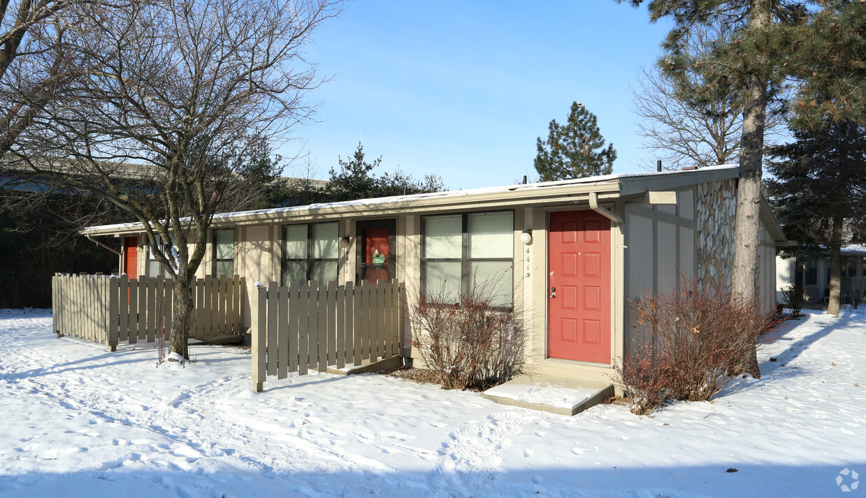 Primary Photo - Wellington Way Apartments