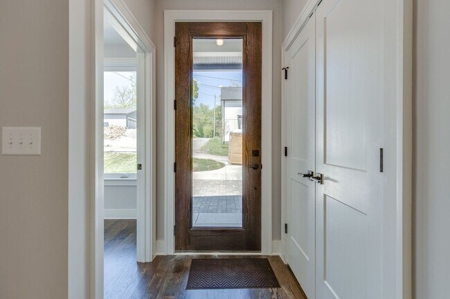 Building Photo - 3 Bedroom, 2.5 Bathroom House In Wedgewood!!