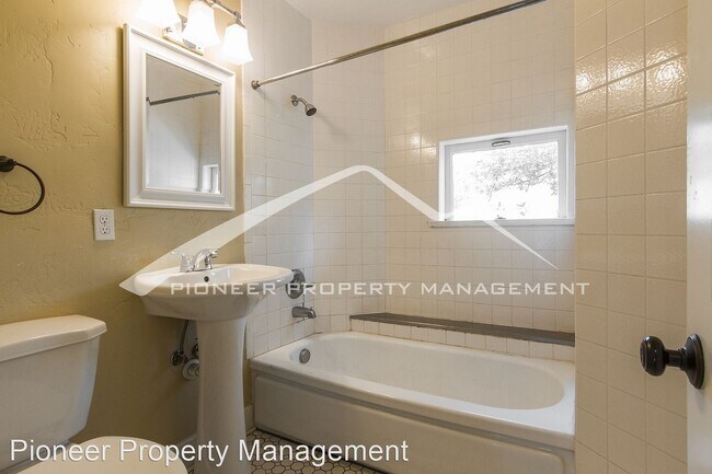 Building Photo - 3 br, 2.5 bath House - 4468 Stuart St.