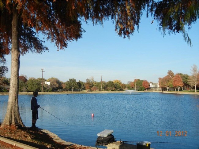 Foto del edificio - 2926 Shady Lake Cir