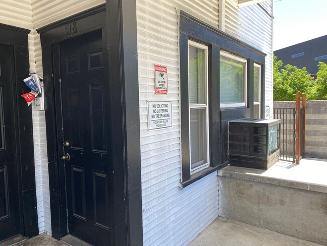 Building Photo - One Bed, One Bath Apartment Located Downtown