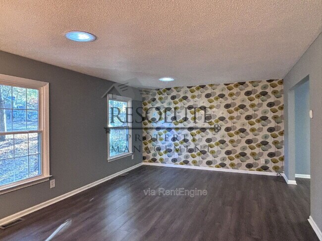 Foto del edificio - 1200 Brucemont Dr