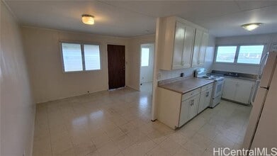 Building Photo - 1009 Maluna St