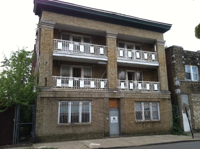 Primary Photo - 413 Dodd St