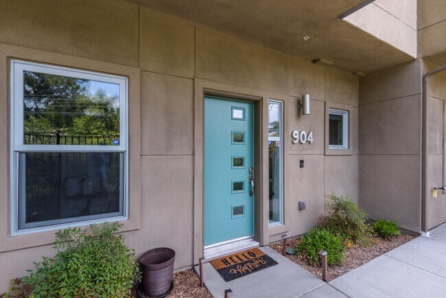Foto del edificio - 2753 Waverly Dr