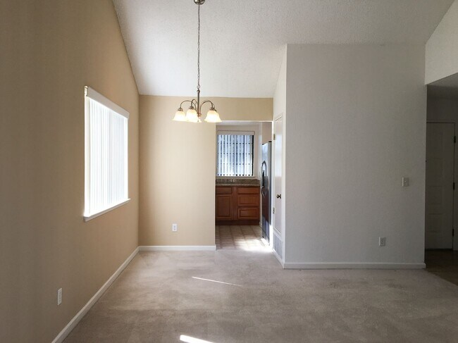 Building Photo - Beautiful 2 Bedroom 2 bath Home in Desirab...