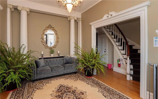 foyer entrance with staircase - 36 Kay St