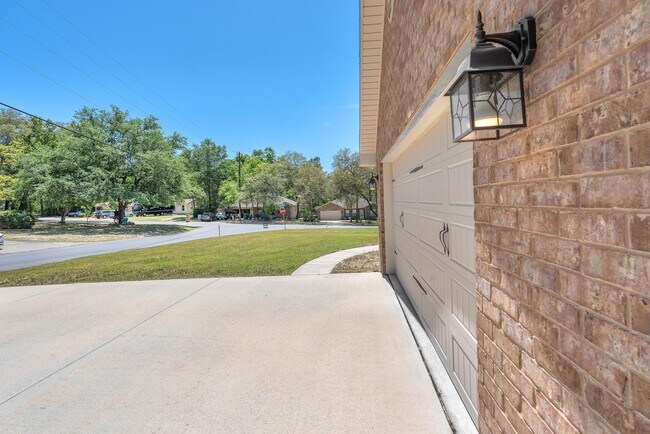 Building Photo - 4782 Primrose St