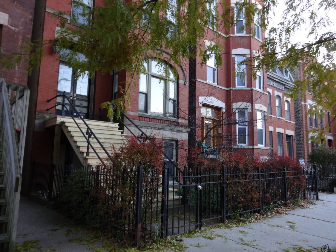 1118 N Oakley Blvd, Chicago, IL 60622 Apartments in Chicago, IL