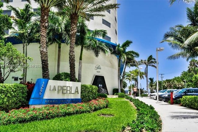 Foto del edificio - 16699 Collins Ave