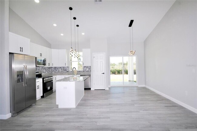 Foto del edificio - 4625 Cortez Blvd