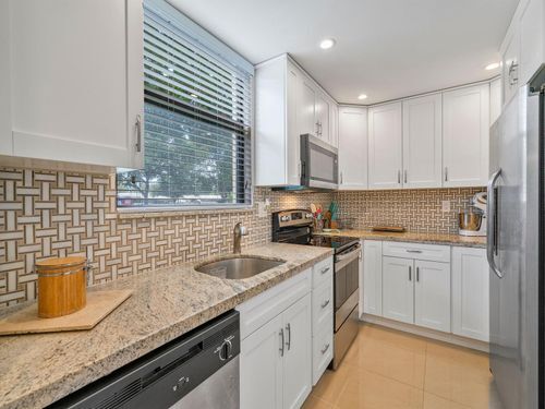 Building Photo - 8433 Forest Hills Dr