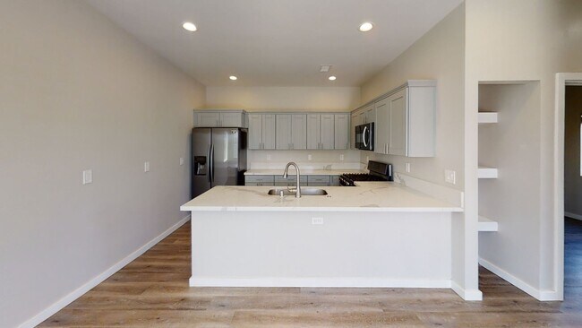 Building Photo - 5327-5327 E Falls View Dr