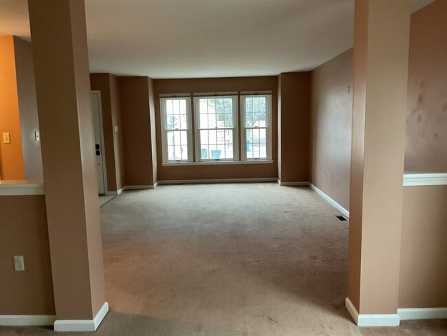 Foto del edificio - 11 Round Ridge Rd