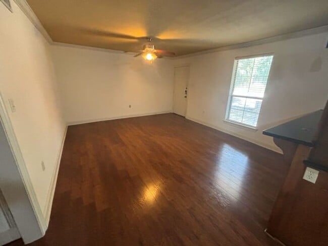 Building Photo - 1290 Park Blvd