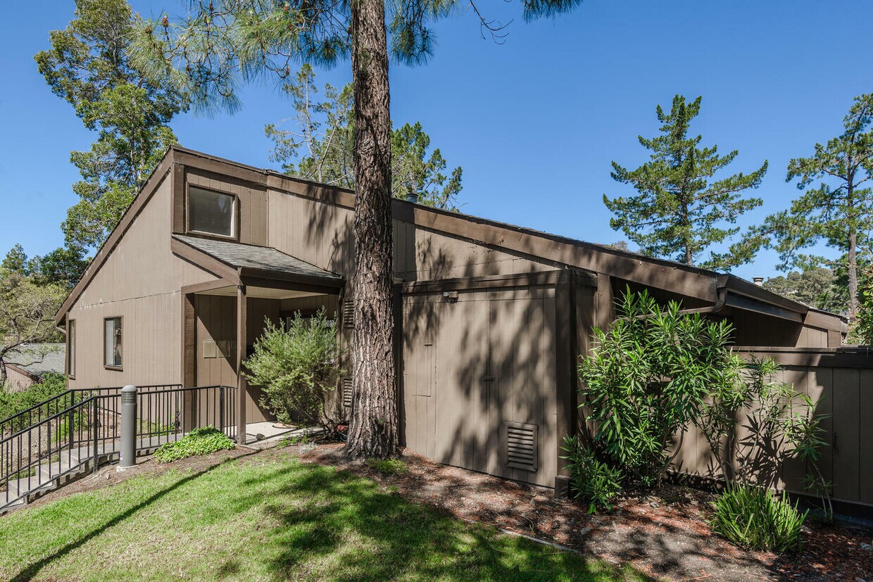 Primary Photo - 3220 La Mesa Dr
