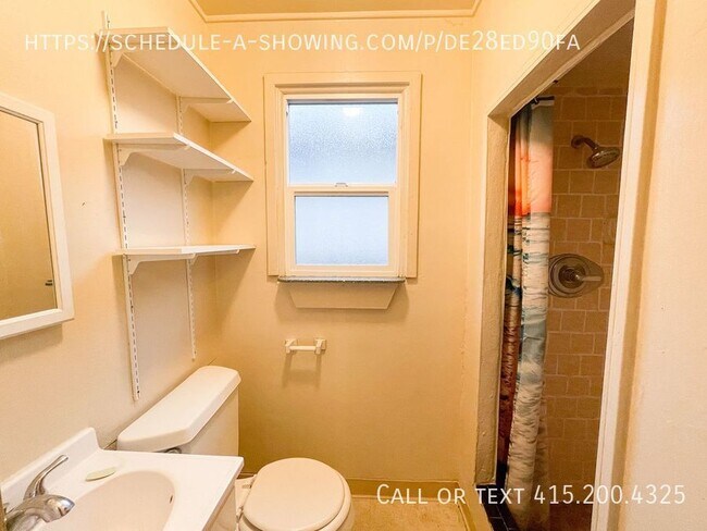 Building Photo - Charming One Bedroom Apartment