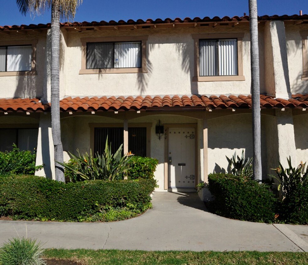 Foto principal - 3 Bdrm/2.5 Bath in Criterion Townhomes Com...
