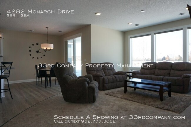Building Photo - Easy Living, One-Level Woodbury Villa!