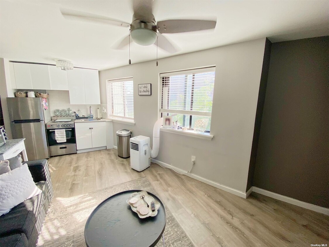 Foto principal - 61-54 Fresh Meadow Ln