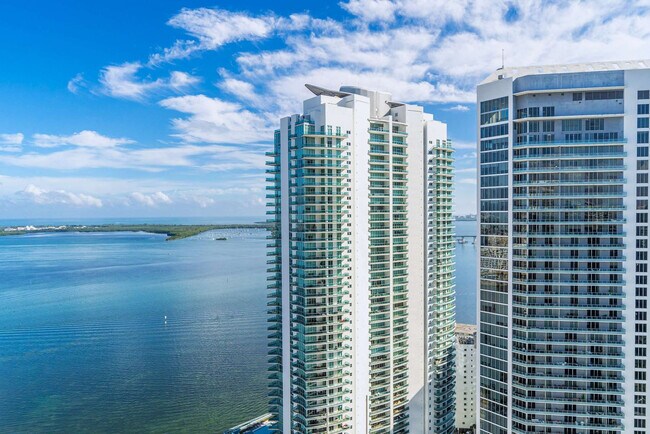 Foto del edificio - 1 SE 12th St