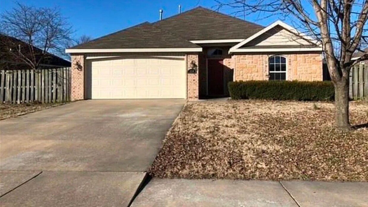 Primary Photo - Available for Move-in June 1st! Charming 3...