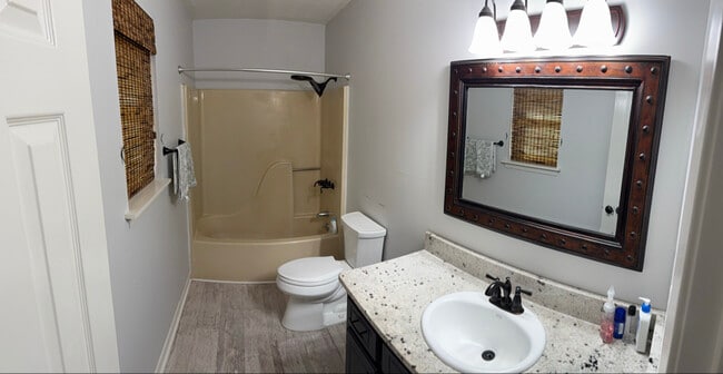 Foto del edificio - 9638 Lizelia Rd