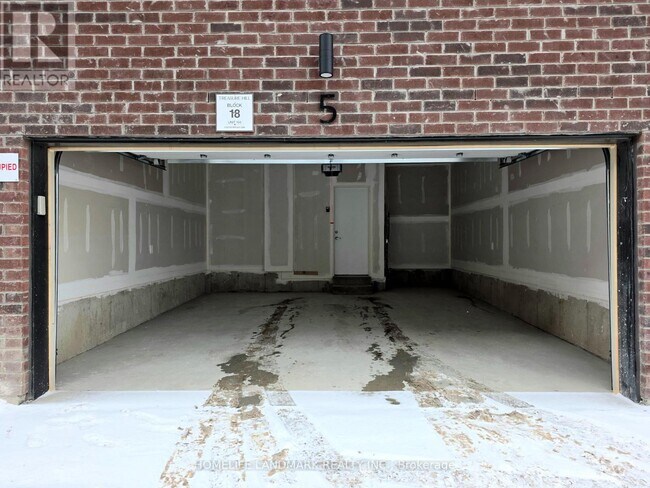 Building Photo - 5 Victor Metcalf Ln