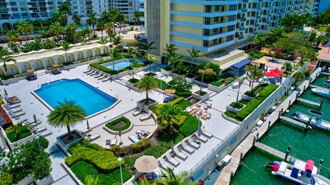 Building Photo - 5600 Collins Ave