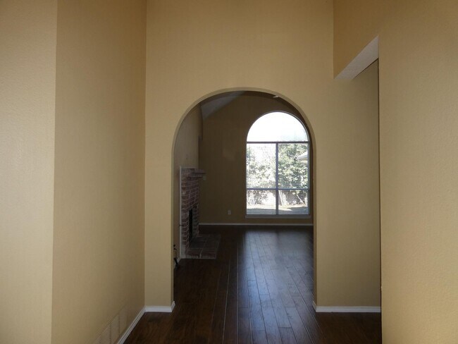 Building Photo - 4801 N Cascades St