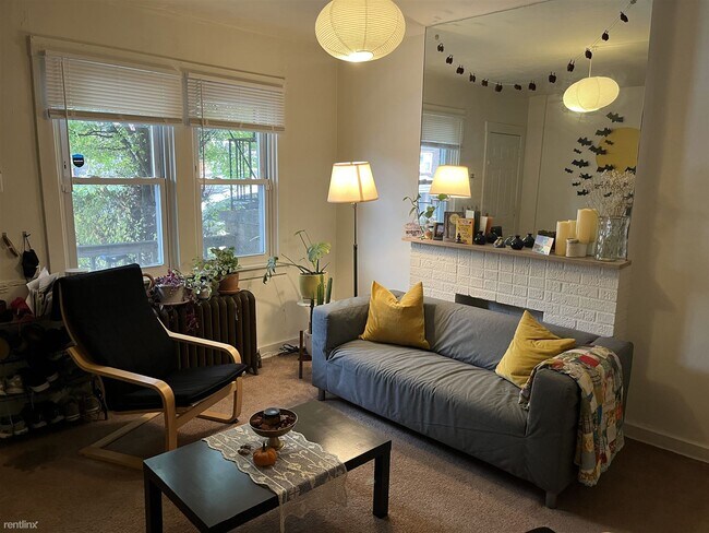 Foto del edificio - 3 br, 1 bath House - 222 Chesterfield Rd