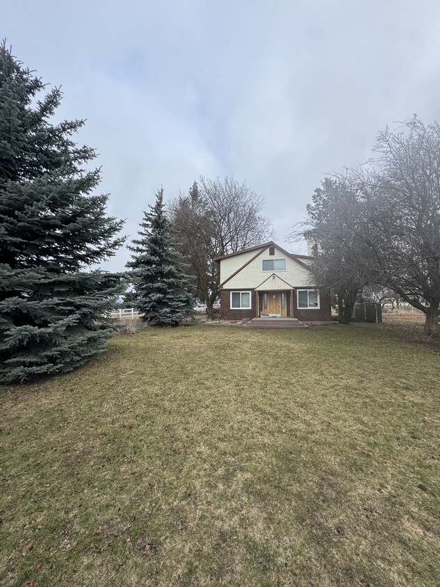 Primary Photo - 2120 W Strong Rd